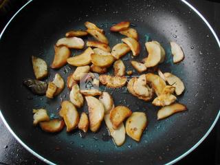 <a href=/shicai/rouqin/PeiGen/index.html target=_blank><u>培根</u></a>杂蔬炒乌冬面