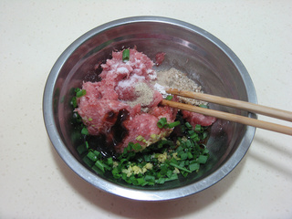 煎酿<a href=/shicai/mimian/DouFu/index.html target=_blank><u>豆腐</u></a>夹