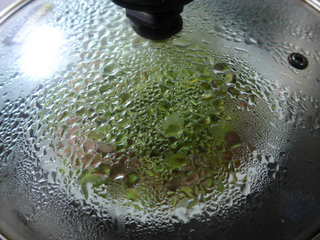 <a href=/shicai/shucai/MaoDou/index.html target=_blank><u>毛豆</u></a>蒸腊<a href=/shicai/rouqin/JiTui/index.html target=_blank><u>鸡腿</u></a>