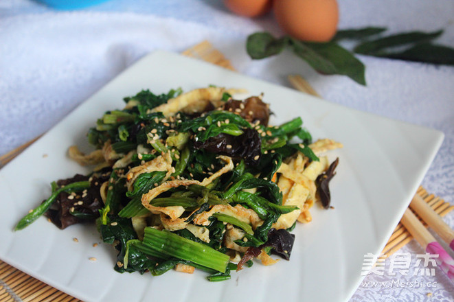 凉拌<a href=/shicai/shucai/BoCai/index.html target=_blank><u>菠菜</u></a><a href=/shicai/shucai/MuEr/index.html target=_blank><u>木耳</u></a>的做法