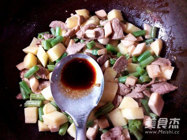 四丁炒肉的做法