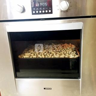 烤<a href=/shicai/guopin/HuaSheng/index.html target=_blank><u>花生</u></a>