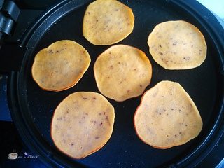 <a href=/shicai/mimian/YuMiMian/index.html target=_blank><u><a href=/shicai/mimian/YuMi/index.html target=_blank><u>玉米</u></a>面</u></a>小松饼