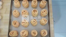 <a href=/shicai/shucai/NanGua/index.html target=_blank><u>南瓜</u></a>玫瑰<a href=/shicai/mimian/MianBao/index.html target=_blank><u>面包</u></a>