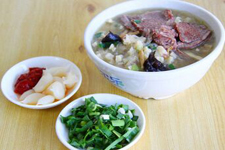 牛<a href=/shicai/rouqin/YangRou/index.html target=_blank><u>羊肉</u></a>泡馍