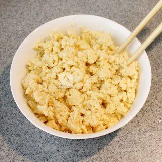 <a href=/shicai/mimian/DouZha/index.html target=_blank><u>豆渣</u></a><a href=/shicai/rouqin/PeiGen/index.html target=_blank><u>培根</u></a>炒饭