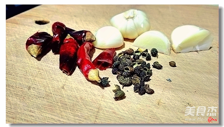 卤汁<a href=/shicai/shuichanpin/DaiYu/index.html target=_blank><u>带鱼</u></a>的做法