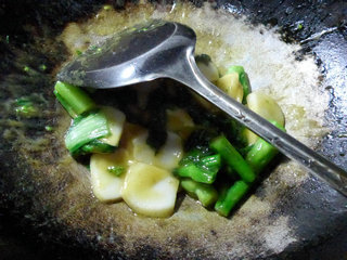 咖喱菜芯炒<a href=/shicai/mimian/NianGao/index.html target=_blank><u>年糕</u></a>