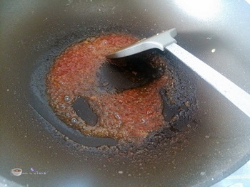 <a href=/shicai/rouqin/JiDan/index.html target=_blank><u>鸡蛋</u></a>炒<a href=/shicai/shucai/XiHongShi/index.html target=_blank><u>西红柿</u></a>太阳花步骤8