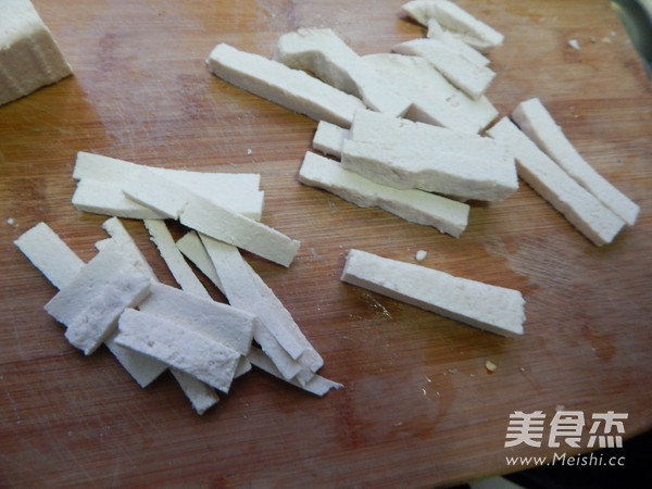 <a href=/shicai/shuichanpin/HaiDai/index.html target=_blank><u>海带</u></a>豆<a href=/shicai/mimian/DouFu/index.html target=_blank><u>豆腐</u></a>汤的做法