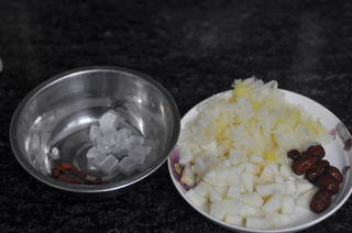 雪<a href=/shicai/guopin/Li/index.html target=_blank><u>梨</u></a><a href=/shicai/shucai/YinEr/index.html target=_blank><u>银耳</u></a>甜汤