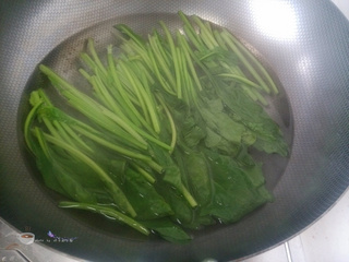 <a href=/shicai/shucai/BoCai/index.html target=_blank><u>菠菜</u></a><a href=/shicai/mimian/DouFu/index.html target=_blank><u>豆腐</u></a>汤