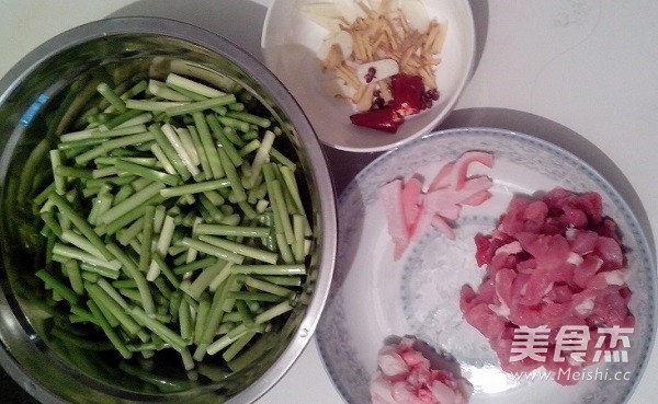 蒜苔炒肉的做法