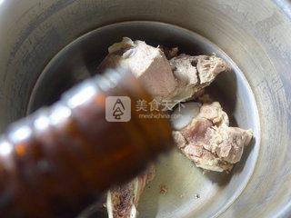 <a href=/shicai/shucai/QingCai/index.html target=_blank><u>青菜</u></a><a href=/shicai/mimian/DouFu/index.html target=_blank><u>豆腐</u></a>肉骨汤