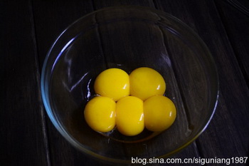 <a href=/shicai/guopin/BaiXiangGuo/index.html target=_blank><u>百香果</u></a><a href=zt/qifengdg target=_blank><u>戚风蛋糕</u></a>步骤2