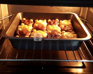 双色挤挤小熊<a href=/shicai/mimian/MianBao/index.html target=_blank><u>面包</u></a>