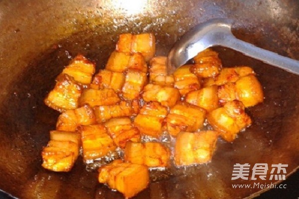 干<a href=/shicai/shucai/JiangDou/index.html target=_blank><u>豇豆</u></a>烧肉的做法