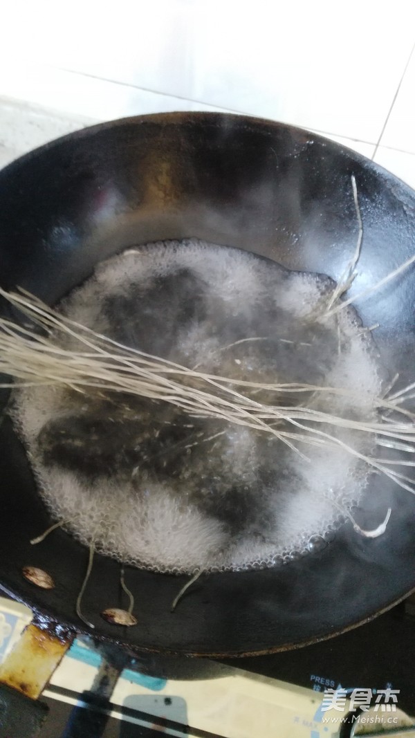 <a href=/shicai/rouqin/NiuNan/index.html target=_blank><u>牛腩</u></a><a href=/shicai/mimian/HongShuFen/index.html target=_blank><u><a href=/shicai/shucai/HongShu/index.html target=_blank><u>红薯</u></a>粉</u></a>的做法