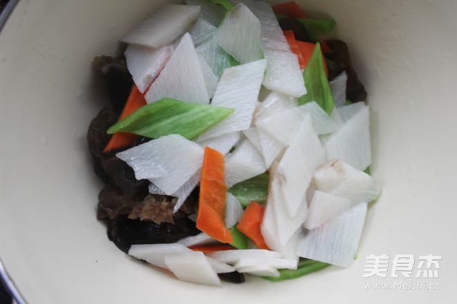 杂蔬炒<a href=/shicai/shucai/ShanYao/index.html target=_blank><u>山药</u></a>的做法