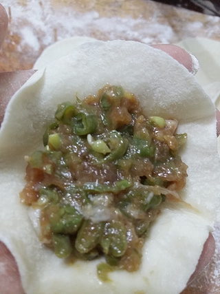 <a href=/shicai/rouqin/ZhuRou/index.html target=_blank><u>猪肉</u></a><a href=/shicai/shucai/JiangDou/index.html target=_blank><u>豇豆</u></a>馅水饺