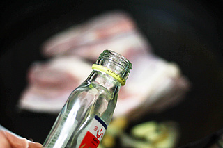 [清炖<a href=/shicai/rouqin/NiuRou/index.html target=_blank><u>牛肉</u></a><a href=/shicai/mimian/FenSi/index.html target=_blank><u>粉丝</u></a>汤]