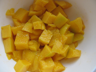 <a href=/shicai/guopin/MangGuo/index.html target=_blank><u>芒果</u></a>蛋糕卷