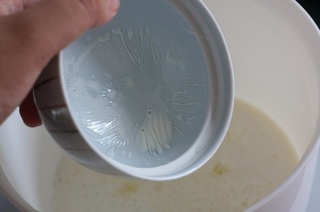 <a href=/shicai/mimian/HongDou/index.html target=_blank><u>红豆</u></a>沙双皮奶