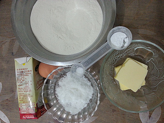 <a href=/shicai/mimian/DanNaiYou/index.html target=_blank><u>淡<a href=/shicai/mimian/NaiYou/index.html target=_blank><u>奶油</u></a></u></a>司康饼