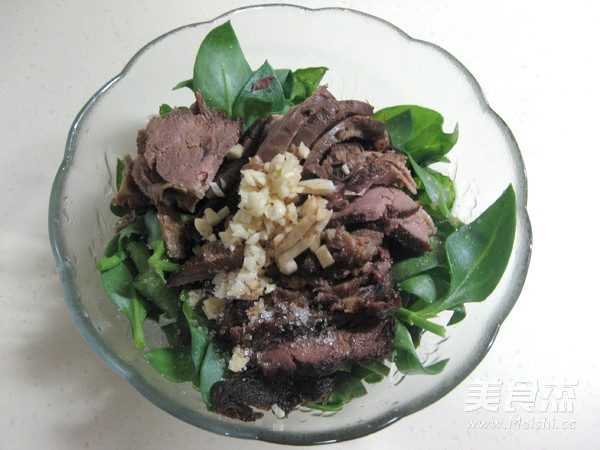 鲜蔬拌<a href=/shicai/rouqin/NiuRou/index.html target=_blank><u>牛肉</u></a>的做法