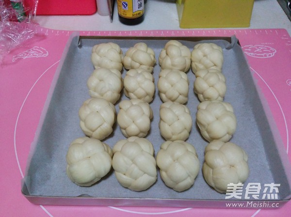 香葱<a href=/shicai/mimian/ZhiShi/index.html target=_blank><u>芝士</u></a>绣球包的做法