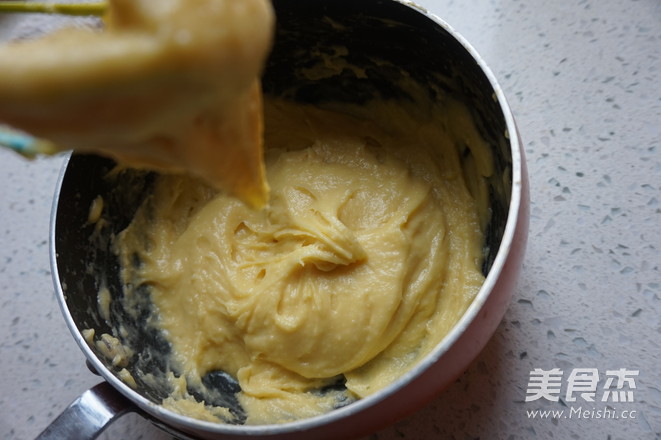 <a href=/shicai/guopin/HuoLongGuo/index.html target=_blank><u>火龙果</u></a><a href=/shicai/mimian/NaiYou/index.html target=_blank><u>奶油</u></a>泡芙的做法