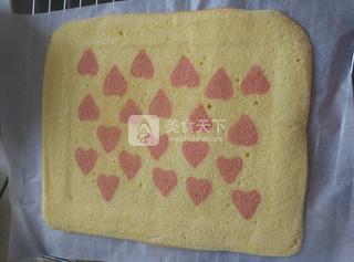 爱心<a href=zt/qifengdg target=_blank><u>戚风蛋糕</u></a>卷
