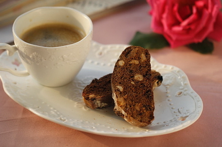 意式<a href=/shicai/guopin/PuTaoGan/index.html target=_blank><u><a href=/shicai/guopin/PuTao/index.html target=_blank><u>葡萄</u></a>干</u></a><a href=/shicai/guopin/XingRen/index.html target=_blank><u><a href=/shicai/guopin/Xing/index.html target=_blank><u>杏</u></a>仁</u></a>脆饼