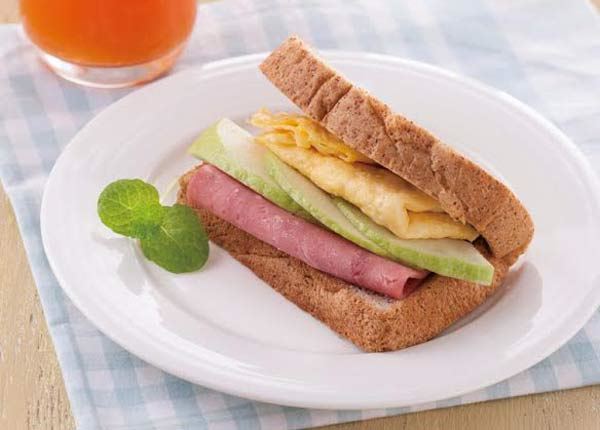 <a href=/shicai/shucai/YangCong/index.html target=_blank><u>洋葱</u></a>冰食谱:<a href=/shicai/rouqin/HuoTui/index.html target=_blank><u>火腿</u></a>蛋<a href=/shicai/mimian/TuSi/index.html target=_blank><u>吐司</u></a>。(图片/人类智库提供)