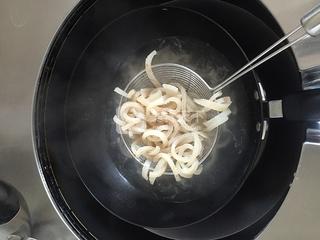 清爽<a href=/shicai/rouqin/ZhuRouPi/index.html target=_blank><u>猪皮</u></a>冻