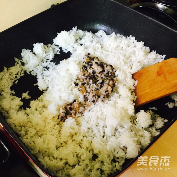 肉饼炒饭的做法