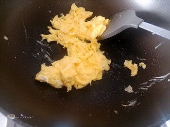 <a href=/shicai/rouqin/JiDan/index.html target=_blank><u>鸡蛋</u></a>炒<a href=/shicai/shucai/XiHongShi/index.html target=_blank><u>西红柿</u></a>太阳花步骤7