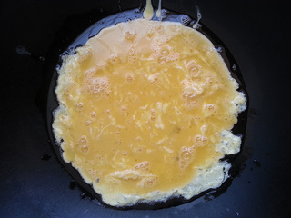 <a href=/shicai/shucai/QiuKui/index.html target=_blank><u>秋葵</u></a>黑<a href=/shicai/shucai/MuEr/index.html target=_blank><u>木耳</u></a>炒<a href=/shicai/rouqin/JiDan/index.html target=_blank><u>鸡蛋</u></a>