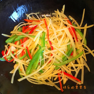 清炒<a href=/shicai/shucai/TuDou/index.html target=_blank><u>土豆</u></a>丝（微辣版）