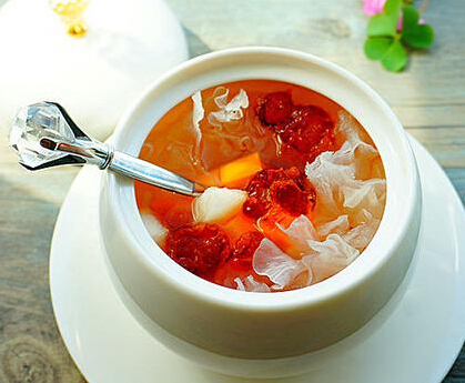 <a href=/shicai/guopin/MuGua/index.html target=_blank><u>木瓜</u></a><a href=/shicai/shucai/ChuanBei/index.html target=_blank><u>川贝</u></a><a href=/shicai/shucai/YinEr/index.html target=_blank><u>银耳</u></a>汤 怎么做？