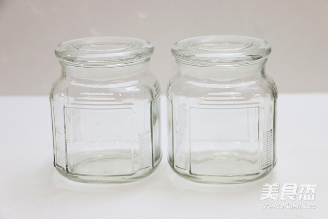 <a href=/shicai/diaoweipin/FengMi/index.html target=_blank><u>蜂蜜</u></a>浸<a href=/shicai/guopin/NingMeng/index.html target=_blank><u>柠檬</u></a>的做法