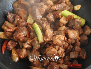 <a href=/shicai/rouqin/NiuRou/index.html target=_blank><u>牛肉</u></a>炖冻<a href=/shicai/mimian/DouFu/index.html target=_blank><u>豆腐</u></a>