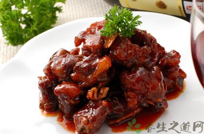 糖<a href=/shicai/diaoweipin/Cu/index.html target=_blank><u>醋</u></a><a href=/shicai/rouqin/PaiGu/index.html target=_blank><u>排骨</u></a>的做法