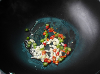 <a href=/shicai/shucai/LuoBo/index.html target=_blank><u>萝卜</u></a>干炒<a href=/shicai/shucai/WanDou/index.html target=_blank><u>豌豆</u></a>