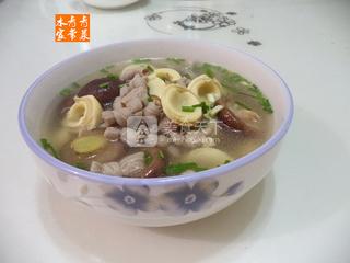 小肠蛋卷<a href=/shicai/shucai/XiangGu/index.html target=_blank><u>香菇</u></a>汤