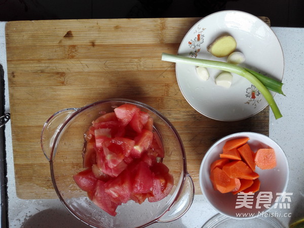 番茄炒<a href=/shicai/rouqin/NiuNan/index.html target=_blank><u>牛腩</u></a>的做法