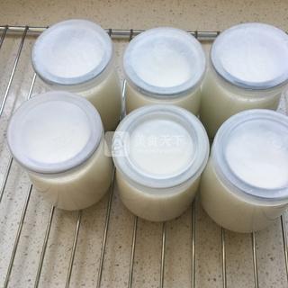 自制<a href=/shicai/mimian/SuanNai/index.html target=_blank><u>酸奶</u></a>