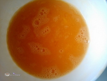 <a href=/shicai/rouqin/JiDan/index.html target=_blank><u>鸡蛋</u></a>炒<a href=/shicai/shucai/XiHongShi/index.html target=_blank><u>西红柿</u></a>太阳花步骤6