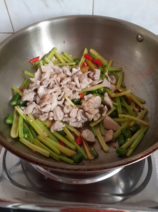 <a href=/shicai/shucai/QinCai/index.html target=_blank><u>芹菜</u></a>炒肉片