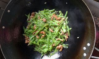 <a href=/shicai/shucai/SiJiDou/index.html target=_blank><u>四季豆</u></a>炒肉